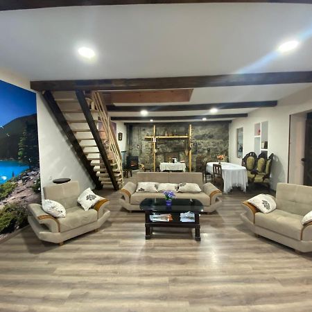 Iuri Udesiani'S Guesthouse Mestia Ngoại thất bức ảnh