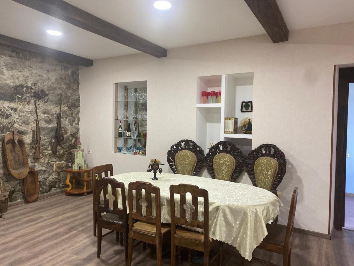 Iuri Udesiani'S Guesthouse Mestia Ngoại thất bức ảnh