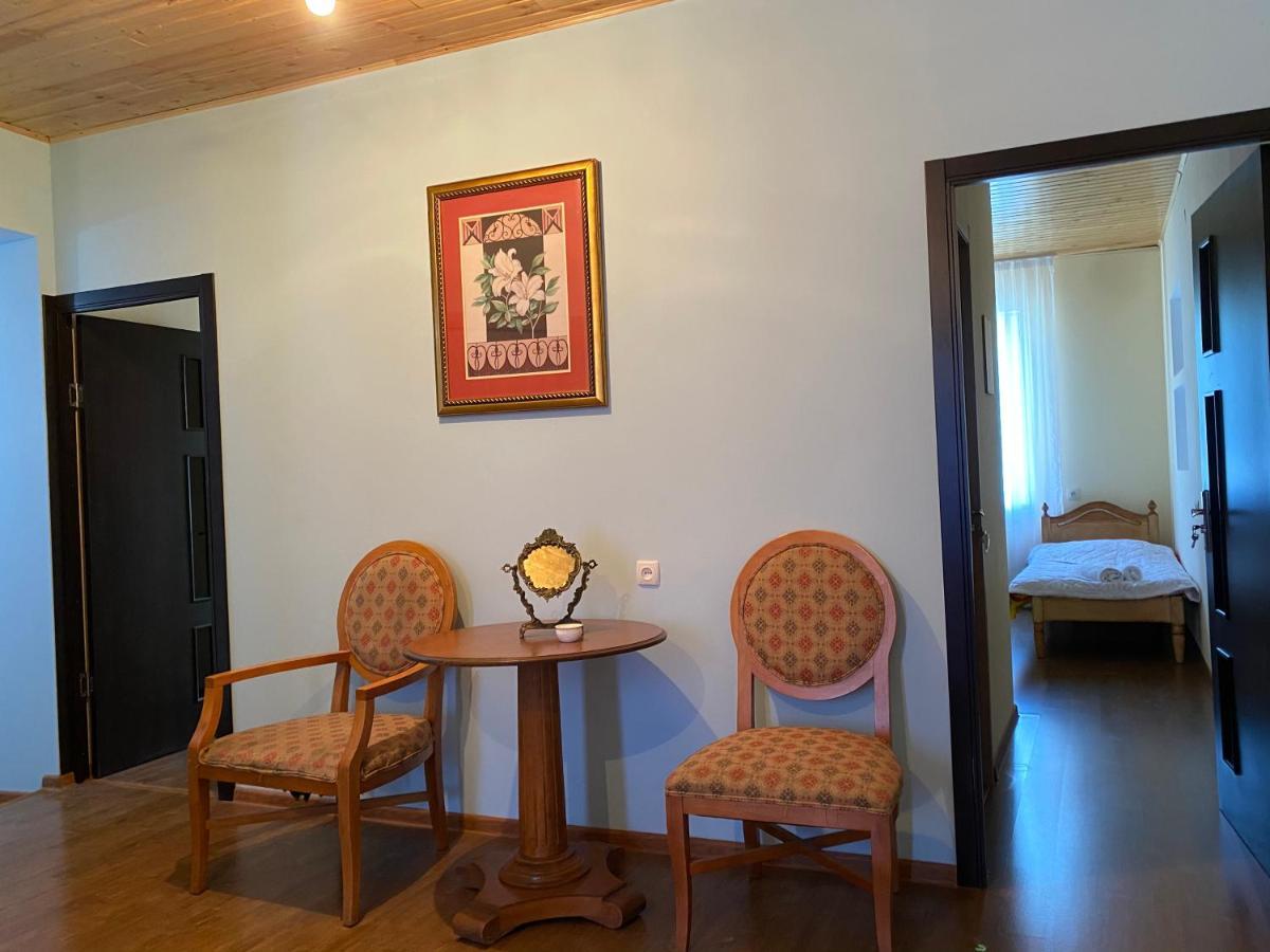 Iuri Udesiani'S Guesthouse Mestia Ngoại thất bức ảnh