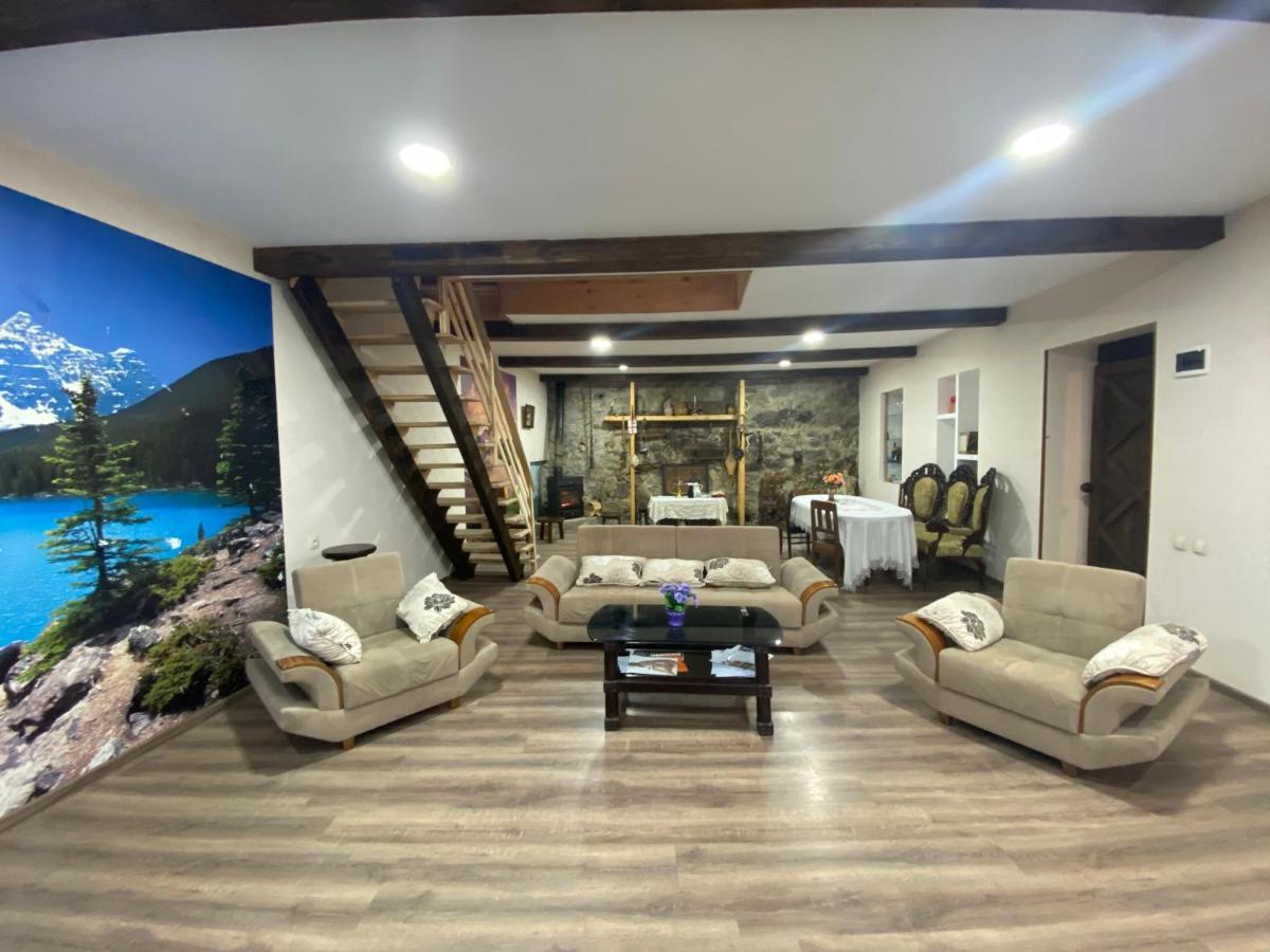 Iuri Udesiani'S Guesthouse Mestia Ngoại thất bức ảnh