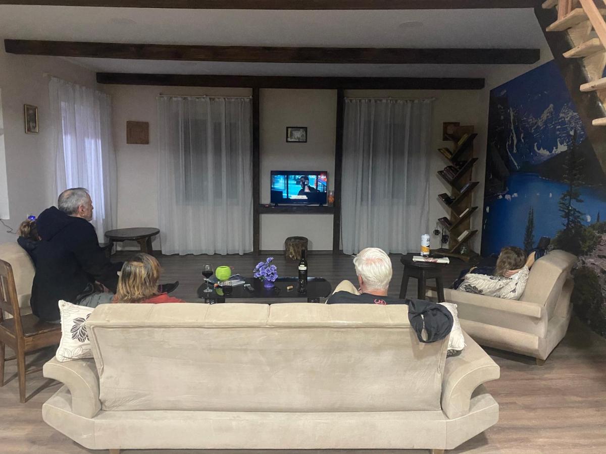Iuri Udesiani'S Guesthouse Mestia Ngoại thất bức ảnh
