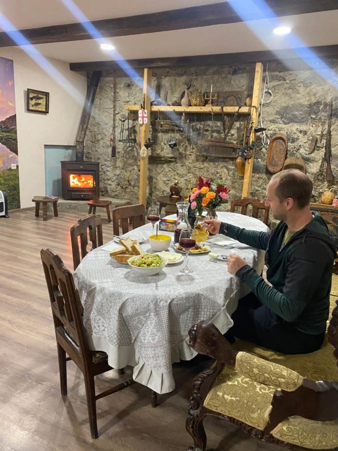 Iuri Udesiani'S Guesthouse Mestia Ngoại thất bức ảnh
