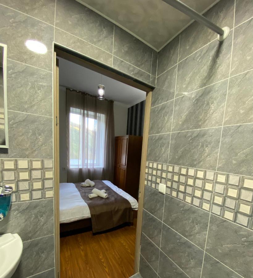 Iuri Udesiani'S Guesthouse Mestia Ngoại thất bức ảnh
