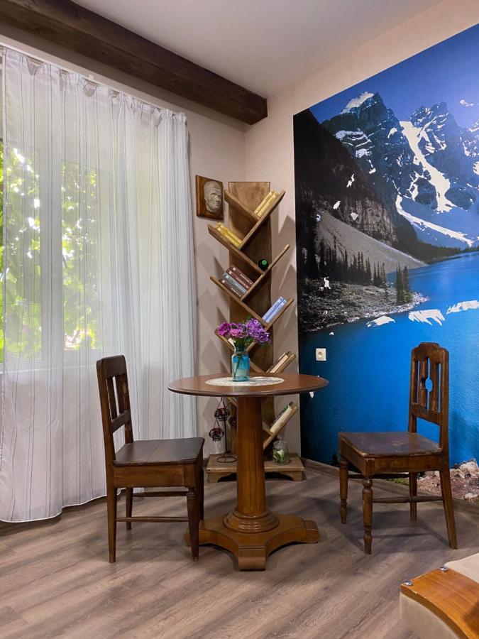 Iuri Udesiani'S Guesthouse Mestia Ngoại thất bức ảnh